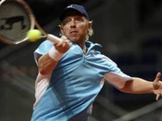 Boris Becker si myslí, že Roger Federer sa vráti na vrchol tenisového rebríčka.