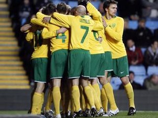 Radosť hráčov Žiliny po góle Vladimíra Leitnera. Žilina vyhrala nad Aston Villou 2:1.