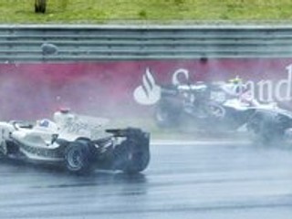 Formula 1 sa v čase finančnej krízy dostáva do ťažkostí.