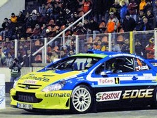 Britsko-poľskí pretekári Leszek Kuzaj, Craig Parry dosiahli v piatok najrýchlejší čas, v sobotu vleteli medzi divákov.