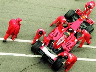 Všetko má vo formule 1 ostať pri starom, iba to bude za menší peniaz.