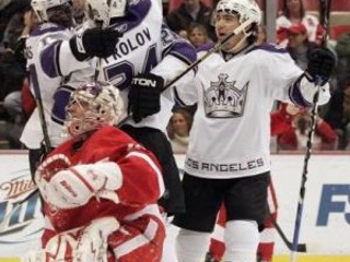 Hráči Los Angeles sa tešia z gólu, v detroite ale prehrali 4:6.