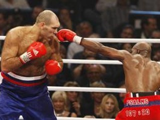 O výsledku súboja Valujev - Holyfield rozhodne WBA