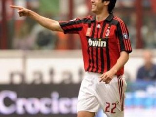 Kaká milánske AC neopúšťa.