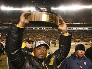 Hráči Pittsburghu Steelers vyzvú v Super Bowle Arizonu Cardinals.