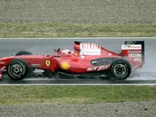 Kimi Räikkönen na testovacej jazde s novým monopostom Ferrari F60.