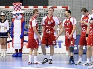 Slovenskí hádzanári po výhre nad Argentínou. Ich najbližším súperom bude reprezentácia Francúzska.