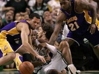 Lakers boli v šlágri úspešnejší. Boston zdolali aj na jeho palubovke.
