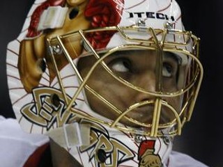 V ruskom klube v KHL nosil Emery na maske obrázok boxerskej legendy Muhammada Aliho. Predtým na nej mal iných pästiarov, Mika Tysona i Georga Chuvala.