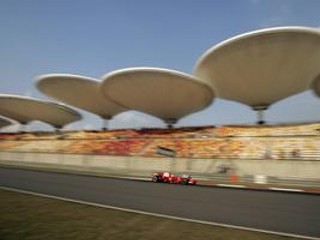 Felipe Massa na okruhu v Šanghaji.