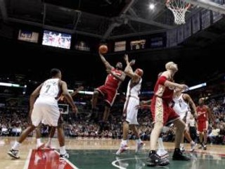 LeBron James dominoval v zápase proti Milwaukee.