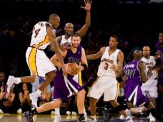 Basketbalisti Los Angeles Lakers dosiahli už na jedenáste víťazstvo z dvanástich zápasov.