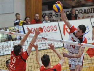 Prešovčania doma nezakopli. Útočí Ľuboš Macko (vpravo).