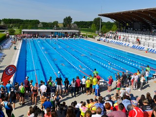 Snímka z plaveckej časti majstrovstiev sveta v triatlone, ktoré sa konali v júni 2019 v Šamoríne.