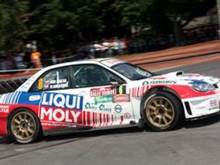 Na trati. Posádka Igor Drotár - Vlado Bánoci na mestskej ereske v Topoľčanoch.