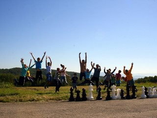 Užili si to. Mladí šachisti v kempe.