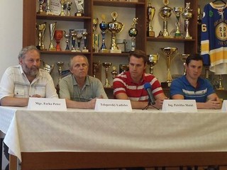 Predsezónna tlačovka HK 2016 Trebišov. Pred médiá predstúpili Peter Ferko, Ladislav Telepovský, Matúš Petričko a Dušan Kobeľa.