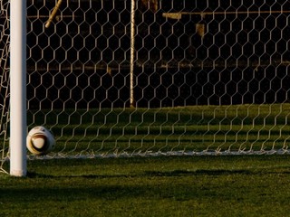 IV. a V. futbalová liga: Sokoľany s náskokom na čele tabuľky