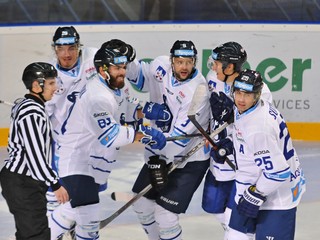 Skúsený Radoslav Suchý (celkom vpravo) prispel k výhre Popradu dvomi gólmi.