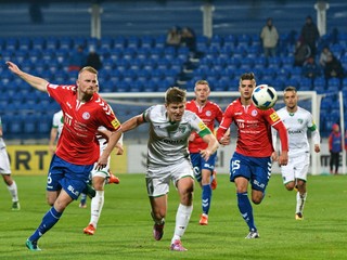Šarišania vydolovali u súpera bod. Prešovčania (v strede Jakub Rolinc) gól v Senici nedali, ale ani nedostali.