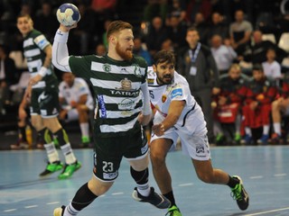 Pivot Tatrana. Vučko (s loptou) extraligu nehral, šetril sa na Ligu majstrov.