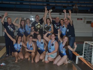 Víťazky Slovenského pohára. Horný rad z zľava: Peter Franko – prezident klubu, Patrícia Ignáthová, Patrícia Krivdová, Szabolcs Eschwig-Hajts – tréner, Janka Kurucová, Marek Wiecheć – fyzioterapeut, Ágnes Horváth a Ľubomír Tóth -manažér. Dolný rad zľava: Nóra Debreceni, Hanna Zajácz, Ivana Frištiková, Daniela Tóthová a Zuzanna Wiecheć.