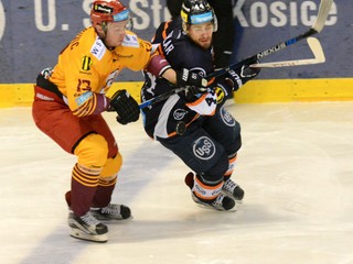 Absolvoval operáciu pruhu. G. Spilar (vpravo) teraz hokej len sleduje. 