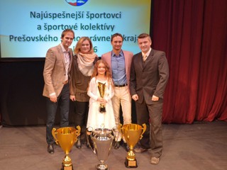 S olympijskými víťazmi. Alexandra Katarína Sekelská v spoločnosti Petra a Ladislava Škantárovcov.