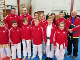 Desiatka pretekárov s trénermi. Karatisti ŠKM-KK Stará Ľubovňa zabodovali v Košiciach.