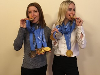 Chuť zlata. Henrieta Farkašová (vľavo) a Natália Šubrtová.