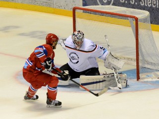 Opora v košickej bráne. V. Habal (vpravo) sa už na play-off teší. 