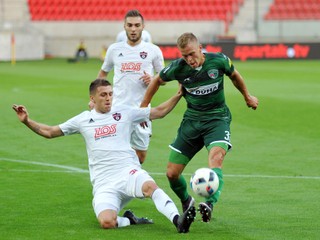 Lukáš Kubus (vpravo). Zo štyroch jarných gólov 1. FC Tatran zaznamenal polovicu.