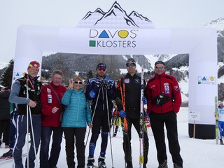 Časť slovenskej výpravy po bronzovej štafete 4x5 km.