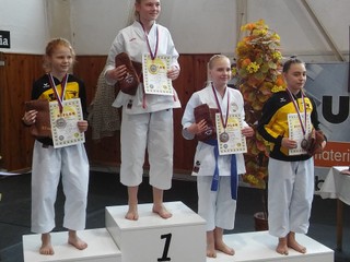 Simona Bednarčíková získala zlato medzi staršími žiačkami.