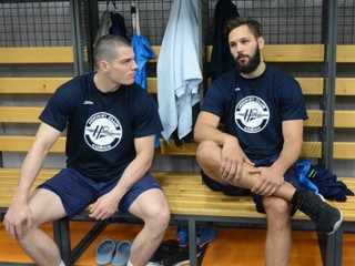 Bude zhadzovať rukavice? Martin Bača (vpravo) by mal vniesť do tímu tvrdosť. 