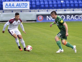 Strelec jediného gólu Tatrana (vpravo). Erik Streňo otvoril proti Dunajskej Strede skóre, ale súper po prestávke vyrovnal.