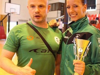 Lucia Langošová s trofejou.