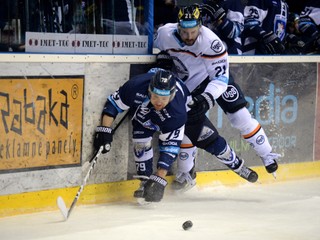 Najnovšia akvizícia Košíc. Z Martina prichádza fínsky obranca Jere Pulli (v popredí). 