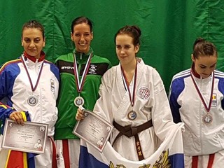 Lucia Langošová (v zelenom).