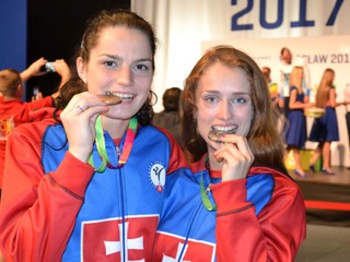 Veronika Cmárová (vľavo) a Monika Chochíková.