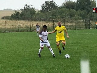 Skúsený hráč Kalše. Róbert Zeher (vpravo) zvádzal s Aldom Baezom neľútostné súboje. 