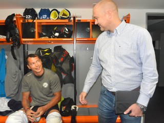 On osobne by s tým problém nemal. Rastislav Rusič (vpravo) sa zverejneniu platov nebráni, ale v klube táto téma zatiaĺ nepadla.