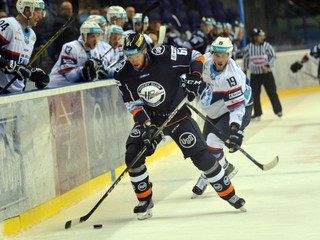 Priniesol zo zámoria novú tradíciu. David Pacan vraví, že na obleky si zvykli i slovenskí hráči.