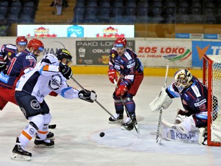 Peter Boltun (v bielom) strelil dva góly.