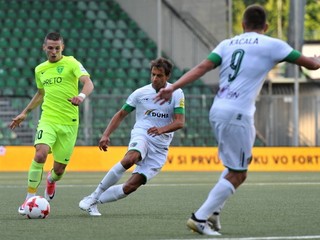 Čaká ich súboj v Senici. Tomáš Sedlák (v strede) verí v úspešný výsledok. 