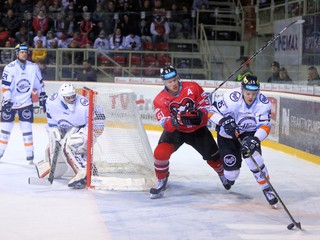 Prvýkrát v košickom drese. Martin Gernát (vpravo) k výhre pod Urpínom nepomohol.