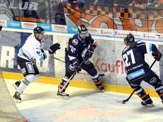 V Košiciach ostane do konca sezóny. G. Spilar (v strede) pokračuje v materskom klube.