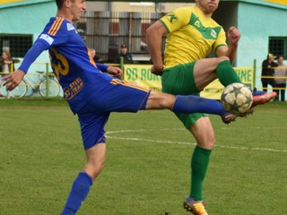 Oleg Vyshnevskyi (vpravo) nedávno takto bojoval v pohári s Martinom Kolesárom, teraz trénujú v jednom tíme.