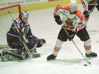 Spomienky na jeden z vrcholov kariéry. Cenný triumf spečatil René Pucher (vpravo). 