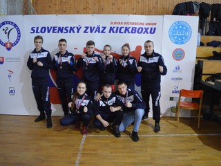 Úspešná michalovská zostava v Trenčíne.